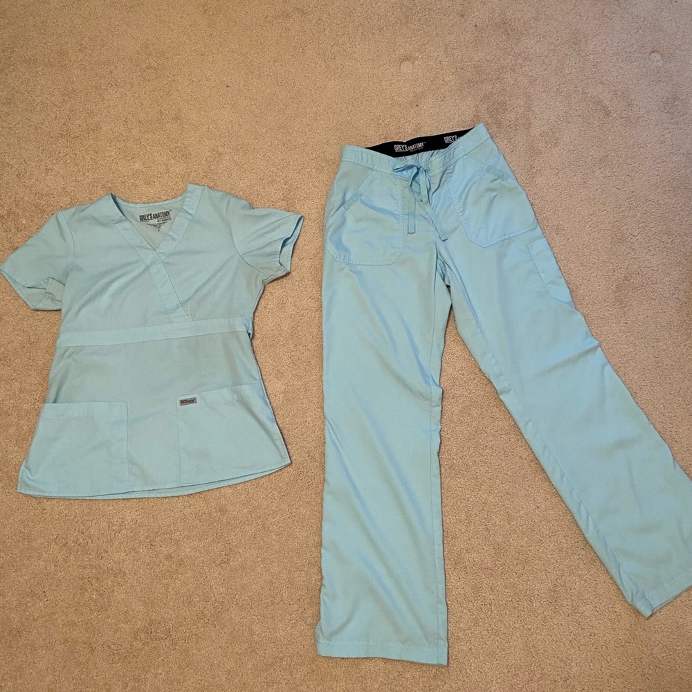 Gently used greys anatomy scrub set